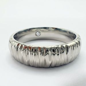 Anillo de Oro Blanco de 8K con Diamante Cultivado en Laboratorio de 0.05CT, Redondo, con Textura Interior y Piedra Secreta, Anillo de Boda - Product Image 4