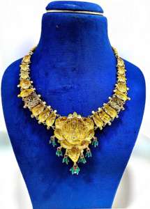 Collar de Lakshmi con cuentas verdes, joyería antigua de templo, estilo nupcial del sur de la India, disponible en ORO/PLATA/BRONCE - Product Image 3