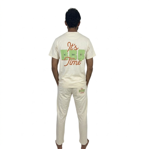 Conjunto informal de dos piezas para hombre con estampado de hip hop, camiseta de manga corta con cuello redondo y conjunto de camiseta y pantalón con cordón ajustable. - Product Image 2