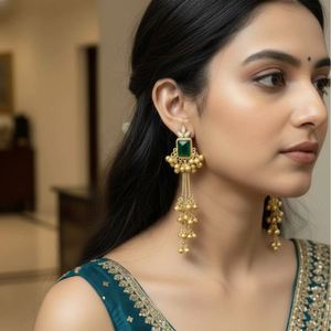 Boucles d'oreilles ethniques kashmiri géométriques en alliage de zinc de qualité supérieure, plaquées or, avec strass en cristal, légères, pour femmes, parfaites pour les occasions festives - Product Image 4