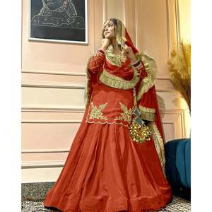 Superbe ensemble de fête en tissu satiné : haut et lehenga avec dupatta élégante - Product Image 4