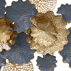 Sculpture murale florale texturée en métal bleu doré, motif botanique ajouré, décoration pour intérieur moderne - Product Image 5