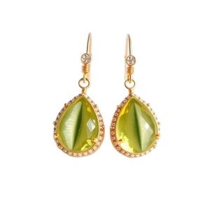 Pendientes clásicos de gota verde plata 925 y chapados en oro de 18 quilates para mujer Diseño de piedra pequeño y delicado - Product Image 1