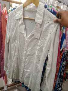 Blusa Elegante Vintage con Degradado Ombre Estilo Atardecer y Patrón de Estrellas, de Seda Satinada, de Lujo, Manga Larga, con Botones, Color Durazno, para Mujeres y Niñas - Product Image 2