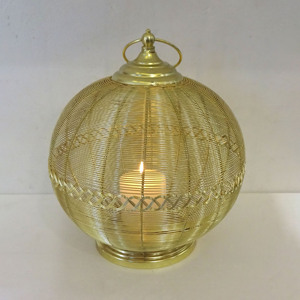 Lanterne à bougie en métal bleu clair, forme cage à oiseaux, avec sommet conique, anneau de finition supérieur, poignée, cage en fil métallique ouvert, décoration de centre de table - Product Image 6