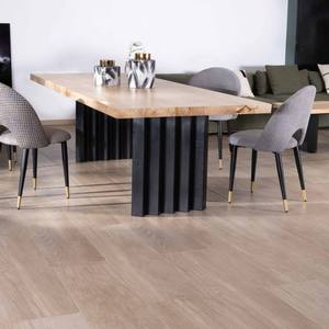 Table à manger Vandana Ivory Legacy 220 cm en bois massif avec pieds en métal plissé noir Audacio - Product Image 1