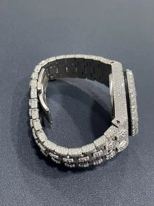 Reloj cronógrafo unisex de lujo de acero inoxidable con diamantes incrustados, esfera analógica, caja redonda de 41 mm, cierre desplegable, movimiento de cuarzo. - Product Image 4