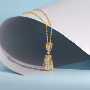 Collar con Colgante de Diamante de Corte Brillante Redondo, Geométrico, Dorado, con Diseño Arquitectónico Calado, de Lujo - Product Image 4