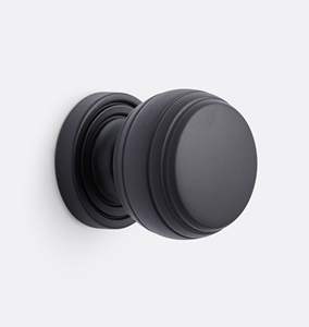 Poignées de porte ovales tendance en métal noir thermolaqué avec plaque, durables, parfaites pour les intérieurs modernes ou classiques. - Product Image 5