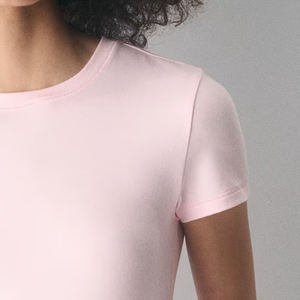 T-shirt court pour femme, élégant, ajusté, décontracté, idéal pour l'été, tissu de qualité supérieure, tendance, mode jeune, coupe décontractée et confortable, vente en gros - Product Image 4