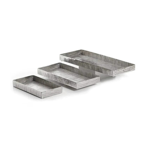 Elegantes bandejas de metal plateadas en forma de nido, juego de 3, con un motivo texturizado de corteza de árbol, ideales para presentaciones contemporáneas en la mesa. - Product Image 3
