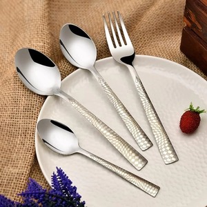Ensemble de couverts en métal pour cuisine design, cuillère, fourchette, ensemble de service, parfait pour une table à manger sophistiquée - Product Image 4