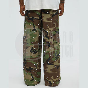 Ensemble camouflage perlé personnalisé pour homme : T-shirt vintage graphique oversize et pantalon cargo camouflage woodland clouté – Ensemble 2 pièces - Product Image 5