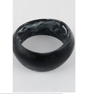 Hot Selling Unisex Chunky Statement Fashion Bracelets Vintage Colorful Resin Bangles with New Design for Women - Product Image 3