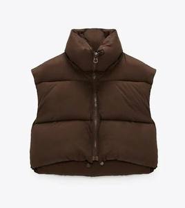 Veste matelassée courte CloudWear - Vêtement de rue élégant pour femmes par temps froid - Product Image 3