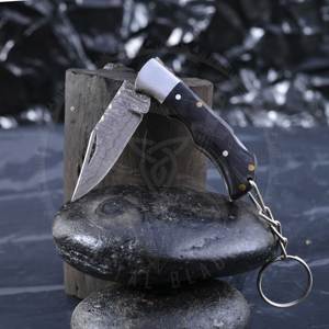 Porte-clés en acier damas de haute qualité couteaux pliants dernier style nouveau design avec personnalisation OEM prix de gros - Product Image 1