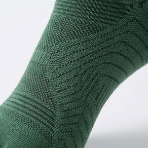 Chaussettes courtes vertes pour hommes à 5 doigts, motif géométrique tricoté, respirantes, en coton et élasthanne, pour usage quotidien estival - Product Image 5