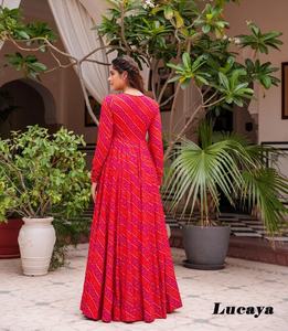 Conjunto de 3 Piezas de Diseño Premium con Estampado Bandhej, Top Corto y Pantalones Palazzo, Listo para Usar, Ropa Étnica para Bodas y Fiestas con Chal Reversible - Product Image 4