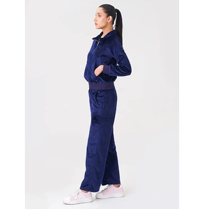 Ensemble de survêtement en velours personnalisé pour femmes |   Ensemble de survêtement premium : sweat à capuche et pantalon de jogging |   Fabricant de vêtements de sport OEM ODM - Product Image 3