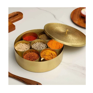 Boîte à épices en laiton personnalisée, polie miroir, faite à la main, en laiton doré, boîte à masala, récipient de rangement avec cuillère - Product Image 2