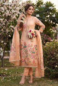 Dernière collection de costumes prêts-à-porter en coton Lilan avec imprimés et détails faits à la main - Collection pantalon et dupatta - Fabricant de mode féminine - Product Image 4
