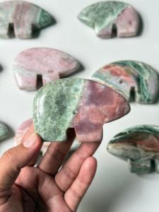 หินแจสเปอร์ยูนิคอร์นธรรมชาติแกะสลักรูปหมีซูนี งานฝีมือประณีต คริสตัลบำบัดคุณภาพเยี่ยม รูปปั้นสัตว์สำหรับตกแต่งและเป็นของขวัญ - Product Image 2