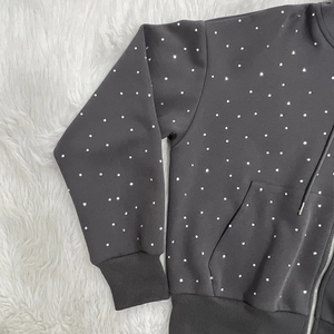 Conjunto Deportivo Premium para Mujer con Pedrería, Diseño Brillante, Tela Suave, Conjunto Completo de Jogger con Pedrería para Mujer con OEM - Product Image 3