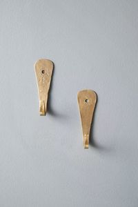 Crochet mural adaptable en fonte d'aluminium pour un rangement compact dans l'entrée, offrant une suspension efficace et un attrait décoratif - Product Image 4