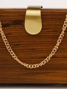 Bolso de mano rectangular hecho a mano para niñas, accesorios de fiesta con cierre magnético y cadena lateral, de Universal Overseas - Product Image 4