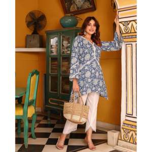Ensemble Kurta Vintage en Crêpe Floral Azure 100% Coton, Manches Trois Quarts, Tenue Ethnique de Créateur pour Fête et Cérémonie, pour Femme, Taille XS - Product Image 5