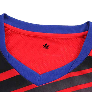 Ensemble de maillot de tennis pour homme MAYLURNA, rouge et noir, col en V, manches courtes, polyester sublimé, évacuation de l'humidité, coupe athlétique, toutes saisons - Product Image 6