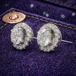 Pendientes de compromiso de oro blanco macizo de 18k de alta calidad con diamantes auténticos y engaste de garra vintage, personalizables, de fábrica china. - Product Image 1