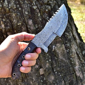 Cuchillo de camping personalizado hecho a mano con hoja dentada, acero de Damasco, mango de cuerno, funda de cuero, OEM/ODM disponible, punta de clip - Product Image 5