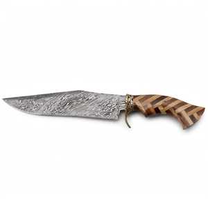 Cuchillo utilitario para exteriores hecho a mano con acero de Damasco, mango de madera de parquet y guardacuchillo de latón - Product Image 1