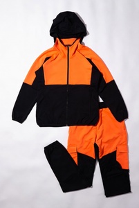 Conjunto Deportivo de Dos Piezas con Capucha Personalizado OEM, Chaqueta y Pantalón Corto, Secado Rápido - Product Image 3