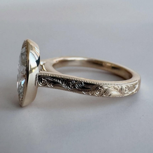 Anillo de compromiso y boda de moissanita de 2.5 CT con corte esmeralda, rodio, estilo Art Déco, antiguo, para aniversario, vintage, con engaste de filigrana y puntas, para fiesta - Product Image 2