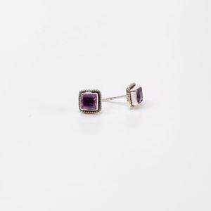 ต่างหูเงินแท้ประดับพลอยอเมทิสต์ทรงสี่เหลี่ยมน่ารัก เหมาะสำหรับงานหมั้น งานแต่งงาน งานครบรอบ หรือเป็นของขวัญ - Product Image 1