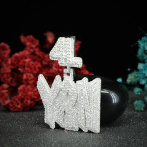 Colgante Personalizado con Nombre y Número en Diamante Moissanite, Plata de Ley 925, Joyería Hip Hop para Hombre y Mujer por Phoenix Enterprise - Product Image 5