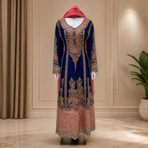 Ensemble de robe Anarkali en velours lourd brodé avec des travaux de Zari Zardozi et un dupatta, vêtements ethniques indiens pour les mariages et les fêtes - Product Image 1