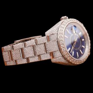Montre Hip Hop Personnalisée de Qualité Supérieure avec Cadran Bleu et Sertissage Bezel, Diamants Moissanite Iced Out sur Mesure, Style Bust Down - Product Image 4