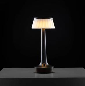 Lámpara de Mesa Minimalista Misho de Metal con Pantalla de Tela Blanca, LED Blanco Cálido, Control Táctil, para Decoración de Dormitorio - Product Image 1