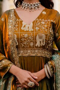 Vestido de Gala al por Mayor, Estilo Real, de Satén Fendi Bicolor, con Trabajo Elaborado, Manga de 18 Pulgadas, Interior de Micro Algodón, Dupatta de 2.20 Metros de Largo - Product Image 6