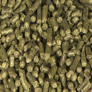 Granulés d'alfalfa à prix avantageux pour l'alimentation du bétail, offrant une nutrition pratique pour les chevaux, les bovins, les moutons, les chèvres et autres animaux d'élevage. - Product Image 6