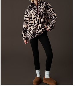 Sudadera personalizada de estilo urbano con cuello redondo, tejido grueso, 100% algodón, forro polar Sherpa, media cremallera frontal y manga larga. - Product Image 5