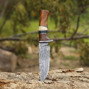 Couteau de chasse et de survie personnalisé en acier Damas, 10,5 pouces, manche en bois de rose et os, lame fixe forgée à la main, couteau tactique - Product Image 2
