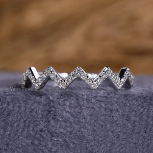 Anillo de Compromiso Minimalista con Diamante CVD Cultivado en Laboratorio, Banda de Aniversario Zig Zag, Media Eternidad, Oro Sólido de 14K, IGI - Product Image 1
