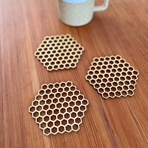 Honeycomb Pattern Gold Metal <b>Coaster</b> Suitable For Sophisticated <b>Table</b> Arrangement Guest Hosting And Dining Styling From India - Product Image 2