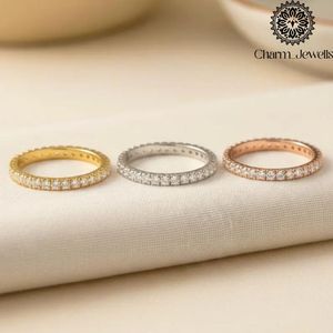 แหวนหมั้นเพชรโมอิสซาไนต์ทองคำ 18K ทรงกลมเจียระไนแบบบริลเลียนท์ ดีไซน์คลาสสิกสำหรับทั้งชายและหญิง ได้รับการรับรองจาก IGI - Product Image 1