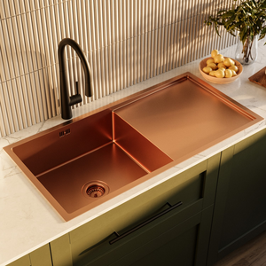 Évier de cuisine moderne en cuivre à encastrer, avec une seule cuve lisse et un égouttoir, disponible à prix de gros. - Product Image 1