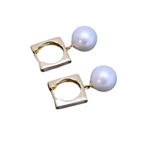 Boucles d'oreilles en perles rondes blanches d'eau douce de 10-11 mm pour femmes, boucles d'oreilles pendantes en argent S925 avec une forte luminosité, faibles défauts, design en forme de pétale - Product Image 5